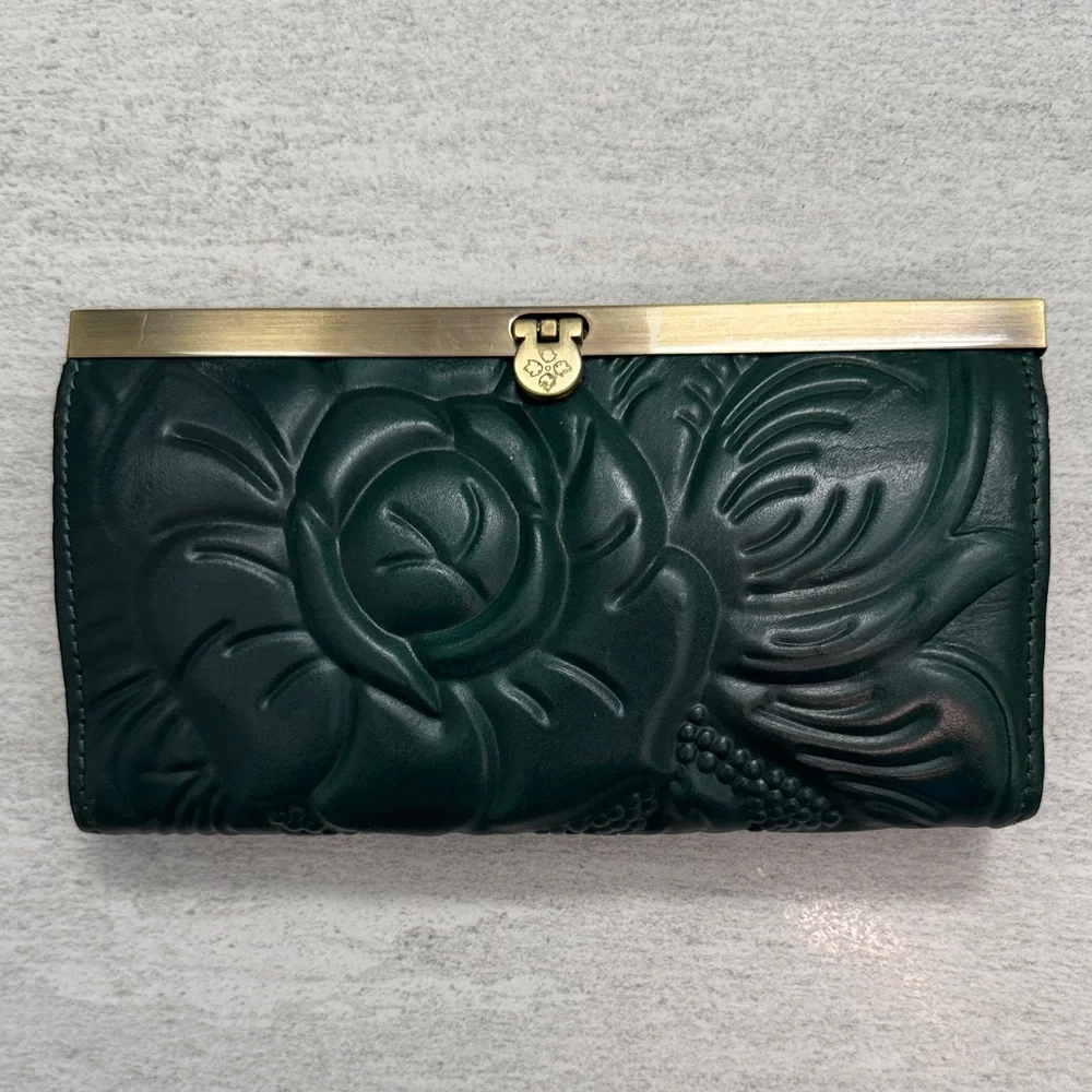 Patricia Nash Green Embossed Floral Wallet NWT - Picture 6 of 11